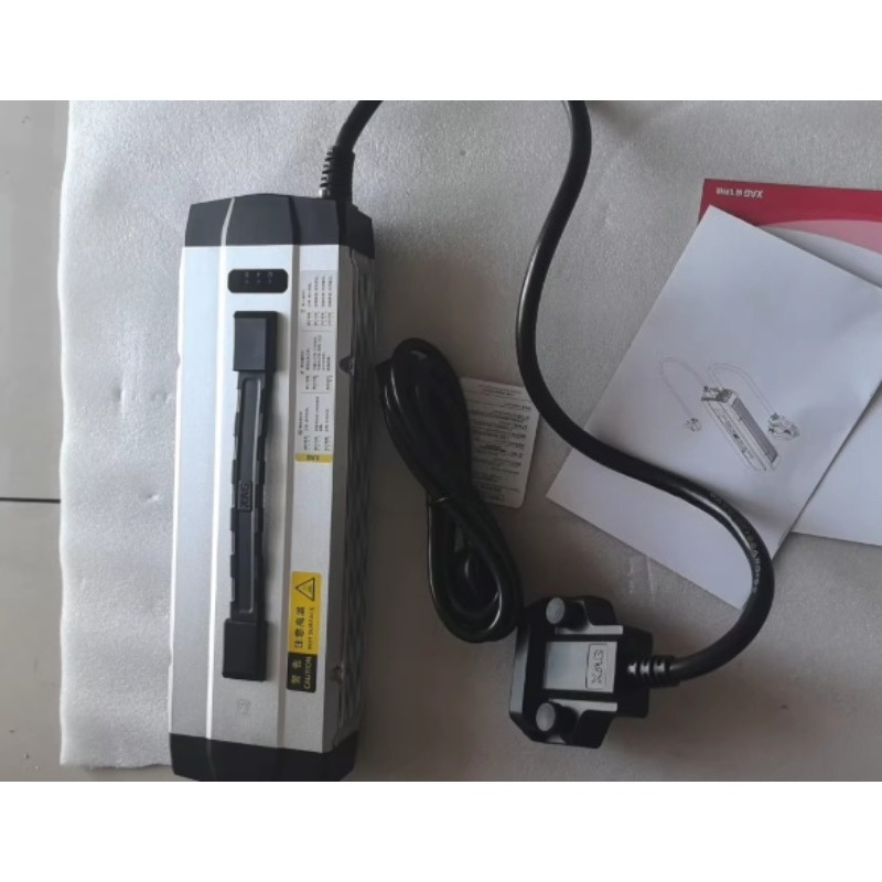 شاحن CM13600 لبطاريات طائرات ا - مراجعة Drone Charger وسعره